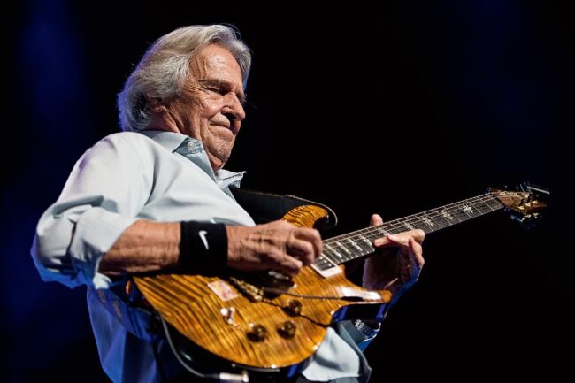 John McLaughlin köszöntése